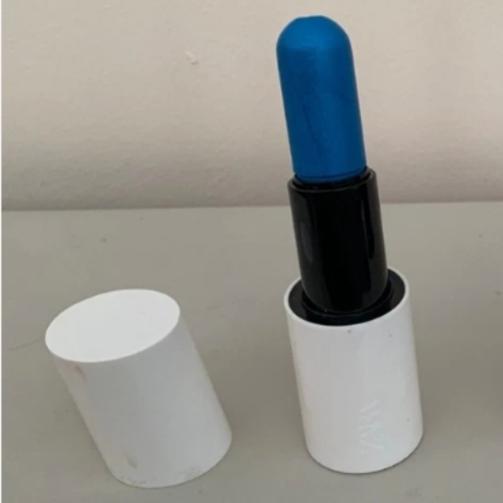 ZARA BLUE EYESHADOW WITHWHITE CASE